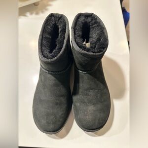Ugg short boot. Size 6